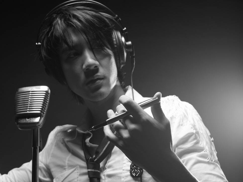 王力宏45岁生日当天梳脏辫留大胡子爷青回不来了