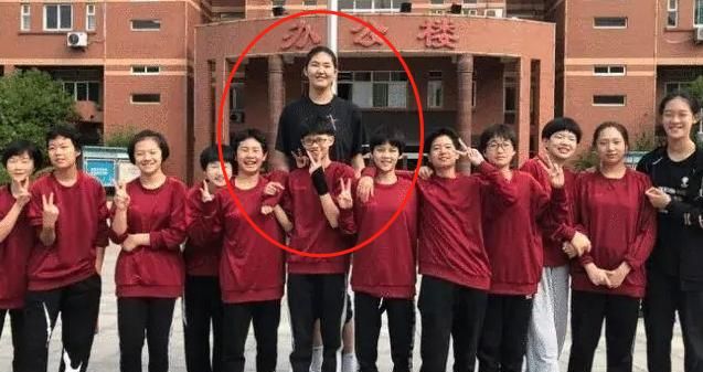 女版姚明!14岁身高达到2米27,站着能摸到篮筐,有望成冲击WNBA休闲区蓝鸢梦想 - Www.slyday.coM