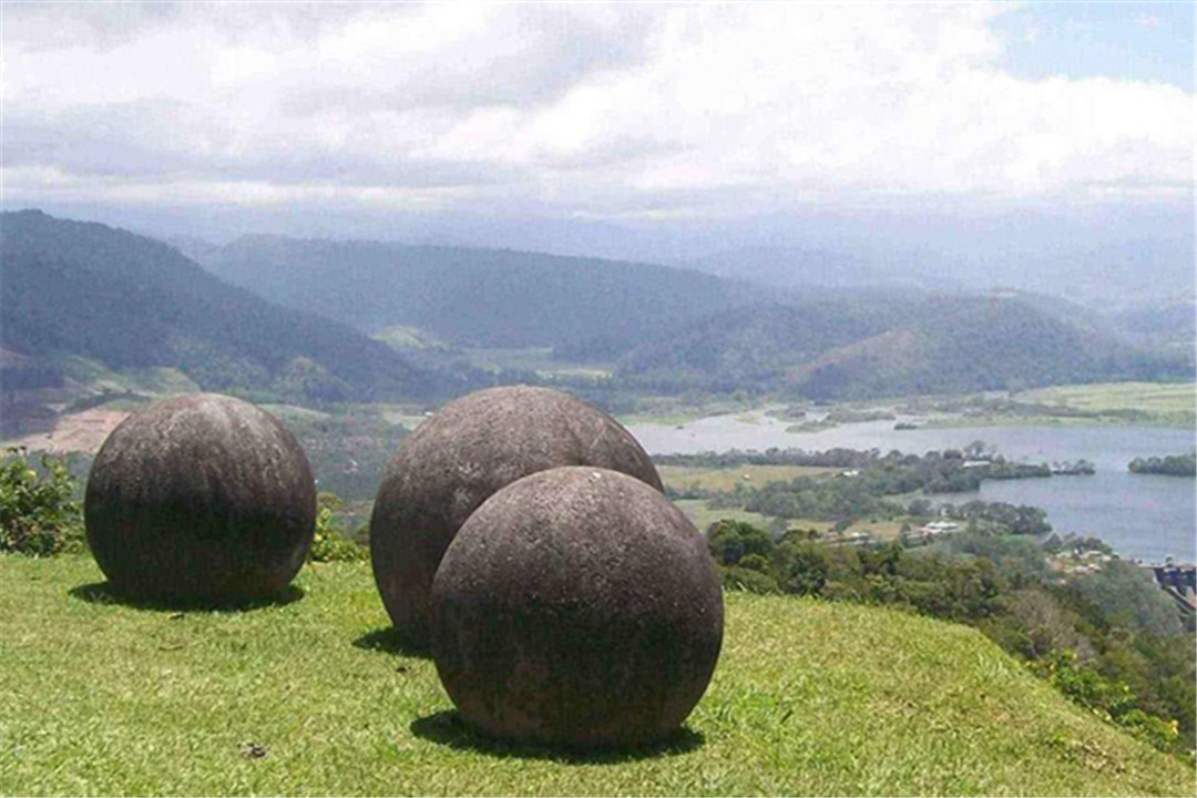 哥斯达黎加出现巨大石球还刻有神秘图案与外星人有关吗