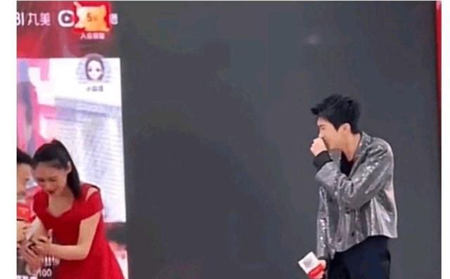 林墨为看到工作人员摔倒大笑道歉!网友：下意识行为看出人品休闲区蓝鸢梦想 - Www.slyday.coM