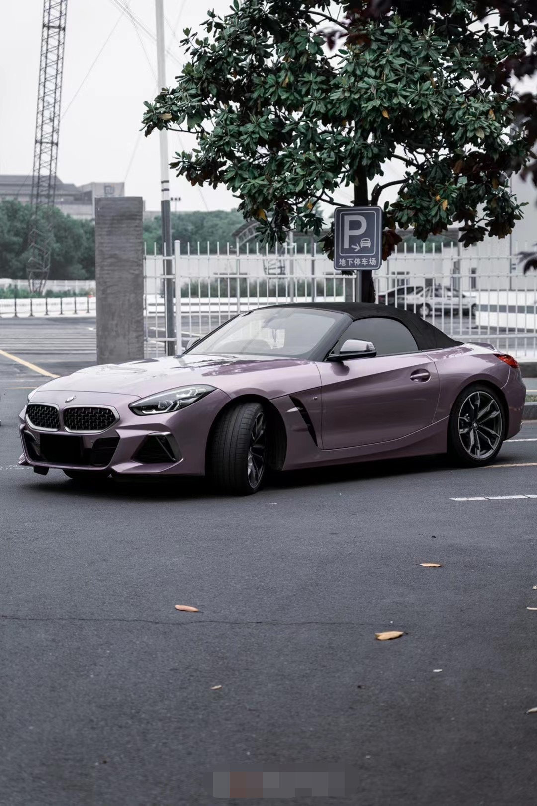 膜呗改色案例:宝马z4改色冰莓粉 硬汉也能温柔以待-新浪汽车