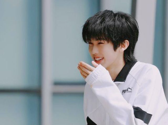 林墨为看工作人员摔倒大笑道歉,INTO1素质频出事,滤镜破碎休闲区蓝鸢梦想 - Www.slyday.coM 林墨为看工作人员摔倒大笑道歉,INTO1素质频出事,滤镜破碎休闲区蓝鸢梦想 - Www.slyday.coM