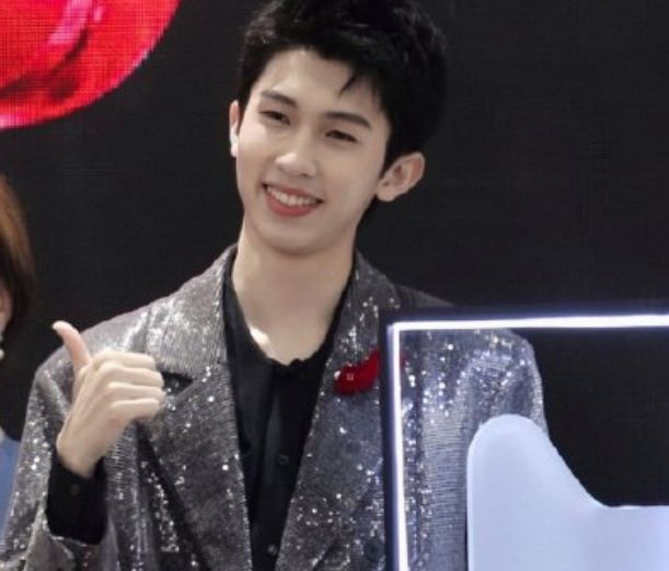 林墨为看工作人员摔倒大笑道歉,INTO1素质频出事,滤镜破碎休闲区蓝鸢梦想 - Www.slyday.coM 林墨为看工作人员摔倒大笑道歉,INTO1素质频出事,滤镜破碎休闲区蓝鸢梦想 - Www.slyday.coM