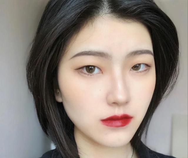 单眼皮女生画眼妆港风一定是首选步骤简单还不会出错