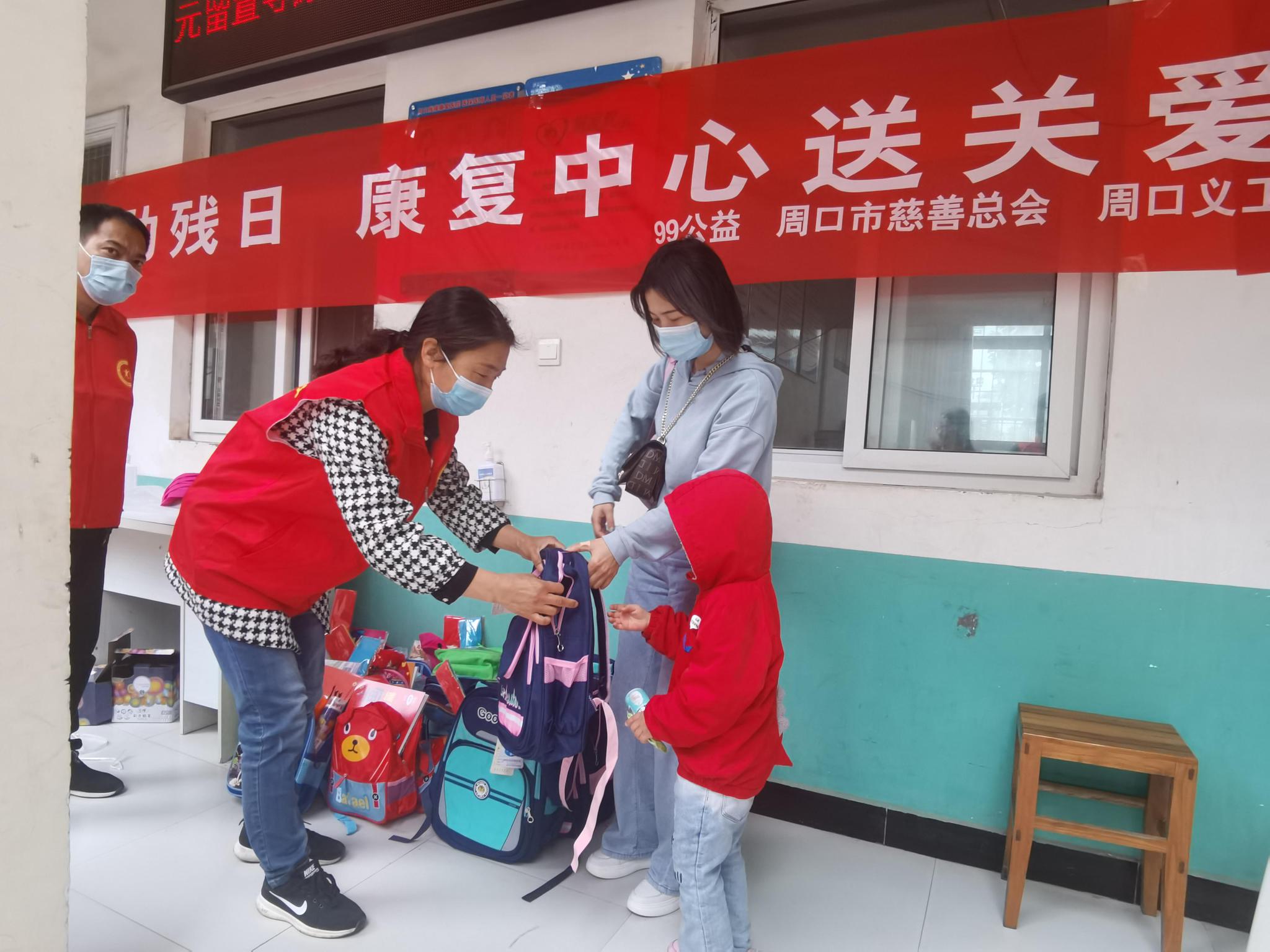 关爱残障儿童共享快乐生活
