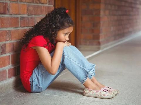 孩子害怕与人交往要小心社交退缩学会正确处理让娃轻松摆脱