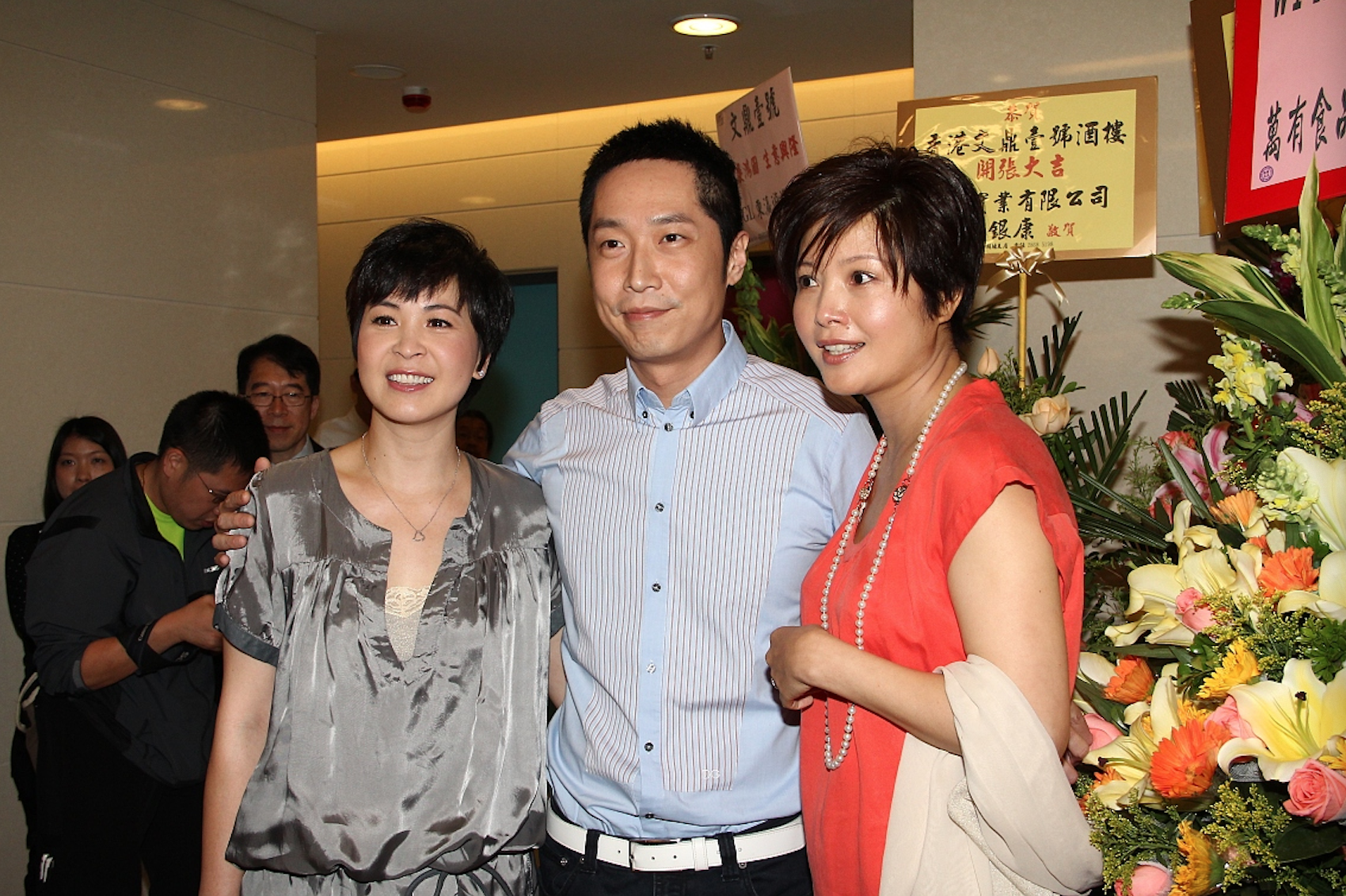 曹众与刘嘉玲同台罕露脸气质优雅落落大方邵逸夫爱将已是富商
