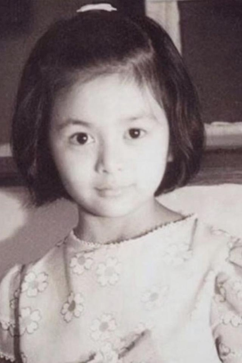 之前在节目中她还说过她的很多明星朋友都把她小时候的照片放在家里