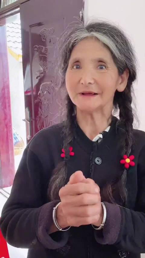 这大概是我见过最美的老奶奶