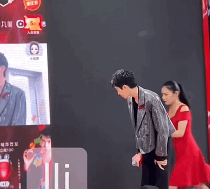 艺人林墨看到工作人员摔倒后大笑,凌晨道歉,表示不会再犯休闲区蓝鸢梦想 - Www.slyday.coM 艺人林墨看到工作人员摔倒后大笑,凌晨道歉,表示不会再犯休闲区蓝鸢梦想 - Www.slyday.coM