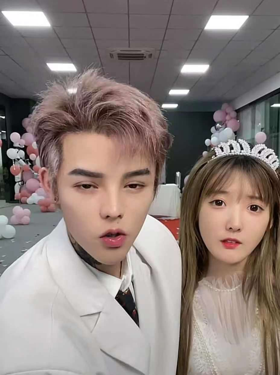 套路璐删光与殷世航求婚视频自身难保何婧婧急着撇清关系