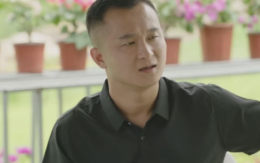 在《乡村爱情12》中刘能认了一个干儿子刘弘旭,家底丰厚,因为自己去世