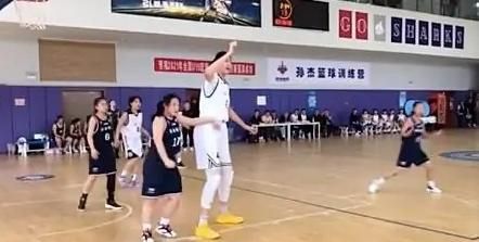 女版姚明!14岁身高达到2米27,站着能摸到篮筐,有望成冲击WNBA休闲区蓝鸢梦想 - Www.slyday.coM