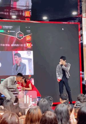 艺人林墨看到工作人员摔倒后大笑,凌晨道歉,表示不会再犯休闲区蓝鸢梦想 - Www.slyday.coM 艺人林墨看到工作人员摔倒后大笑,凌晨道歉,表示不会再犯休闲区蓝鸢梦想 - Www.slyday.coM