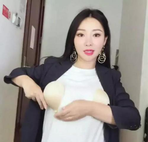 艺术不重要赚钱是王道不红的女主有啥好当直播捞金钱最香