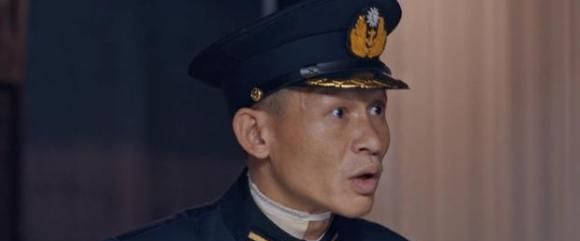 演员余皑磊跑了20几年的龙套,无论是《老炮儿》片头小偷,《长安十二