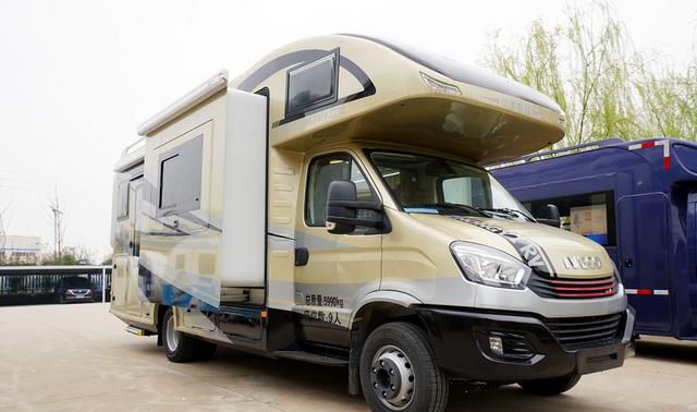 房车精选三拓展大空间伸缩卫浴间观景天台中意房车真豪华