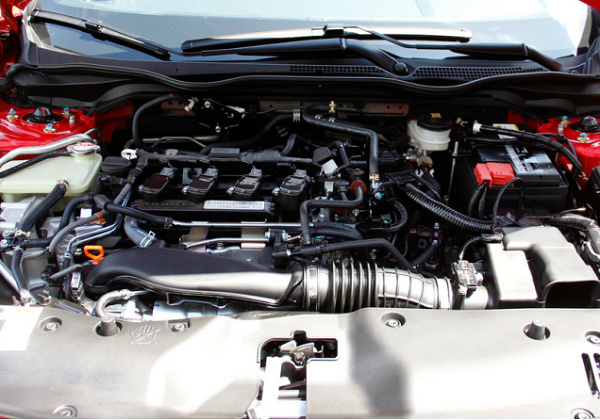 (第十代思域发动机)空间方面,参照目前第十代思域的车型阵列,有轴距均