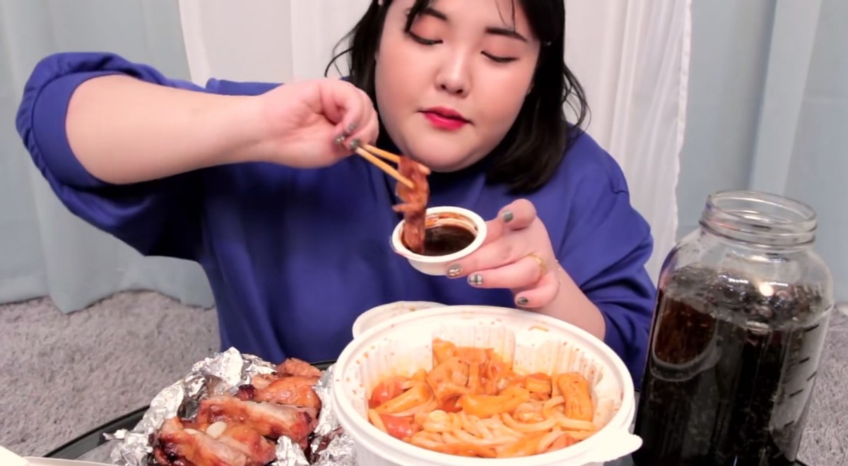 大胃王吃播减重96斤穿同件衣服身形小一圈靠健身节食成功逆袭