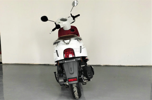 高颜值小资范日常通勤代步利器qjmotor壹米150到店实拍