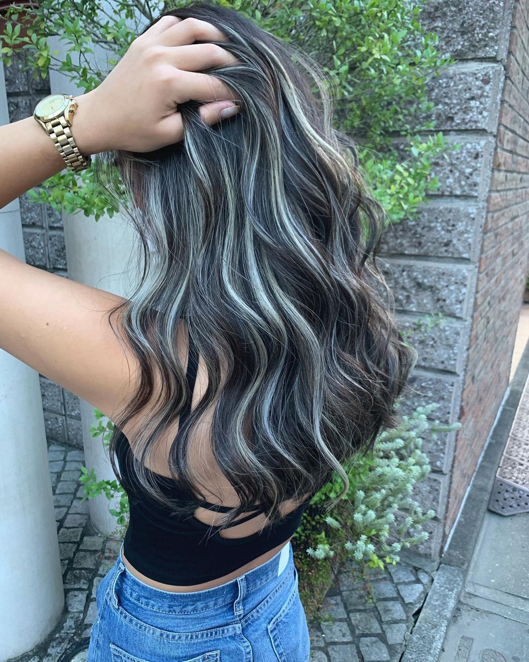 女人发型别乱来搭配上立体挑染让你美出回头率