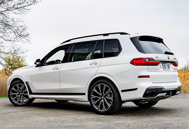 售价10000万起宝马x7m50i实拍图来袭