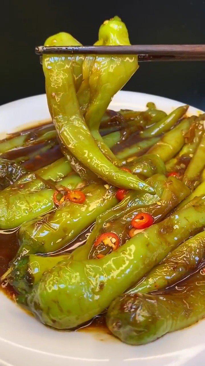 油焖尖椒这样做,超级下饭,喜欢就试试吧!