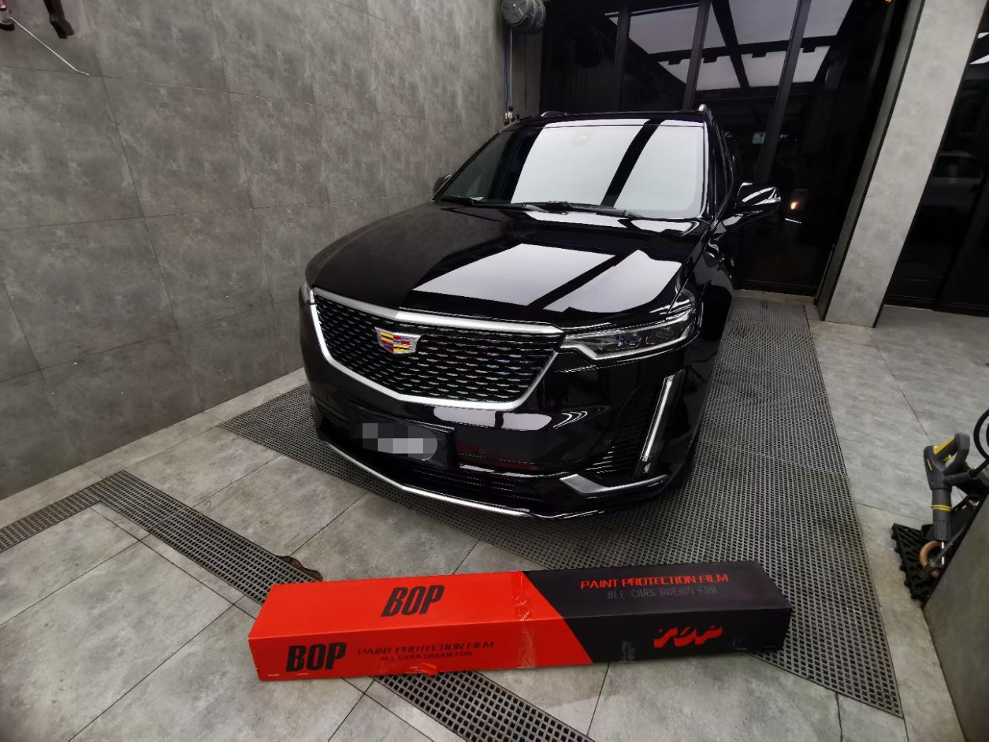 膜呗隐形车衣案例:凯迪拉克xt6贴隐形车衣的花费有多大?