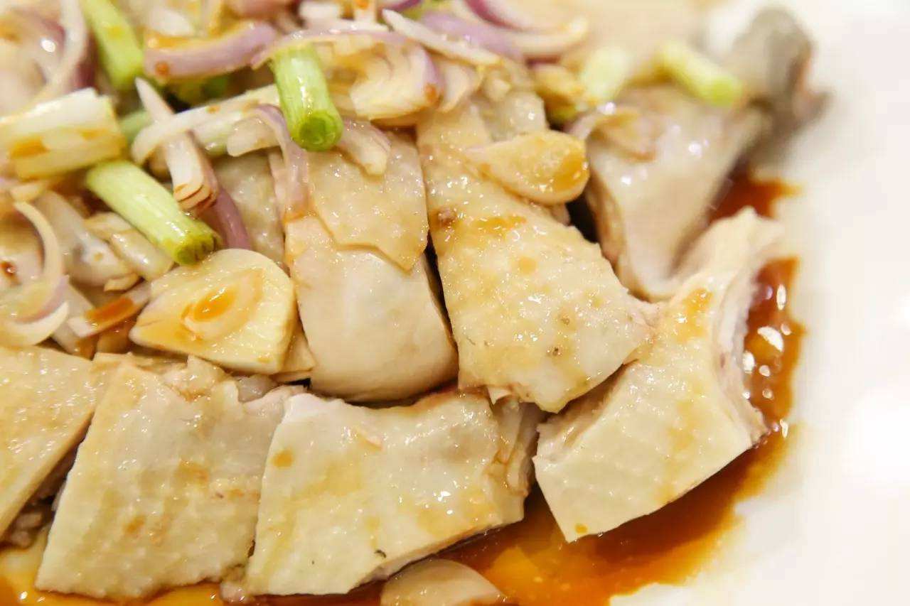 学会这样做蒜蓉蒸鸡胸肉,营养好吃又解馋下饭,每次一盘都不够吃