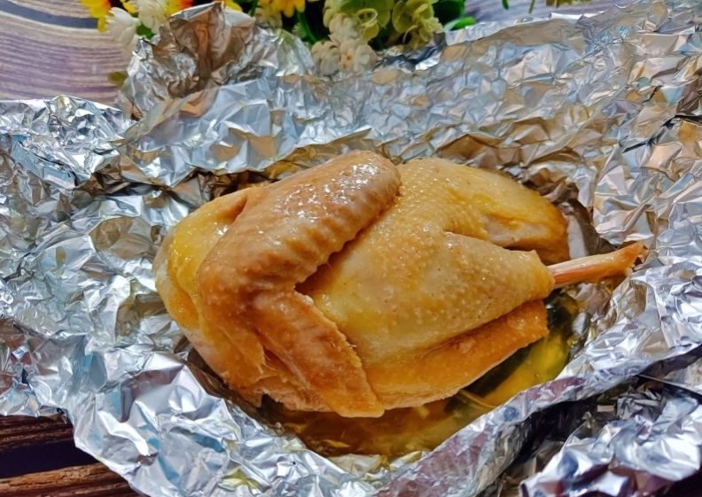 超入味的家庭版盐焗鸡,你不会我来教|盐焗鸡|锡纸|姜放_新浪新闻