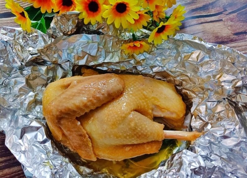 超入味的家庭版盐焗鸡,你不会我来教|盐焗鸡|锡纸|姜放_新浪新闻