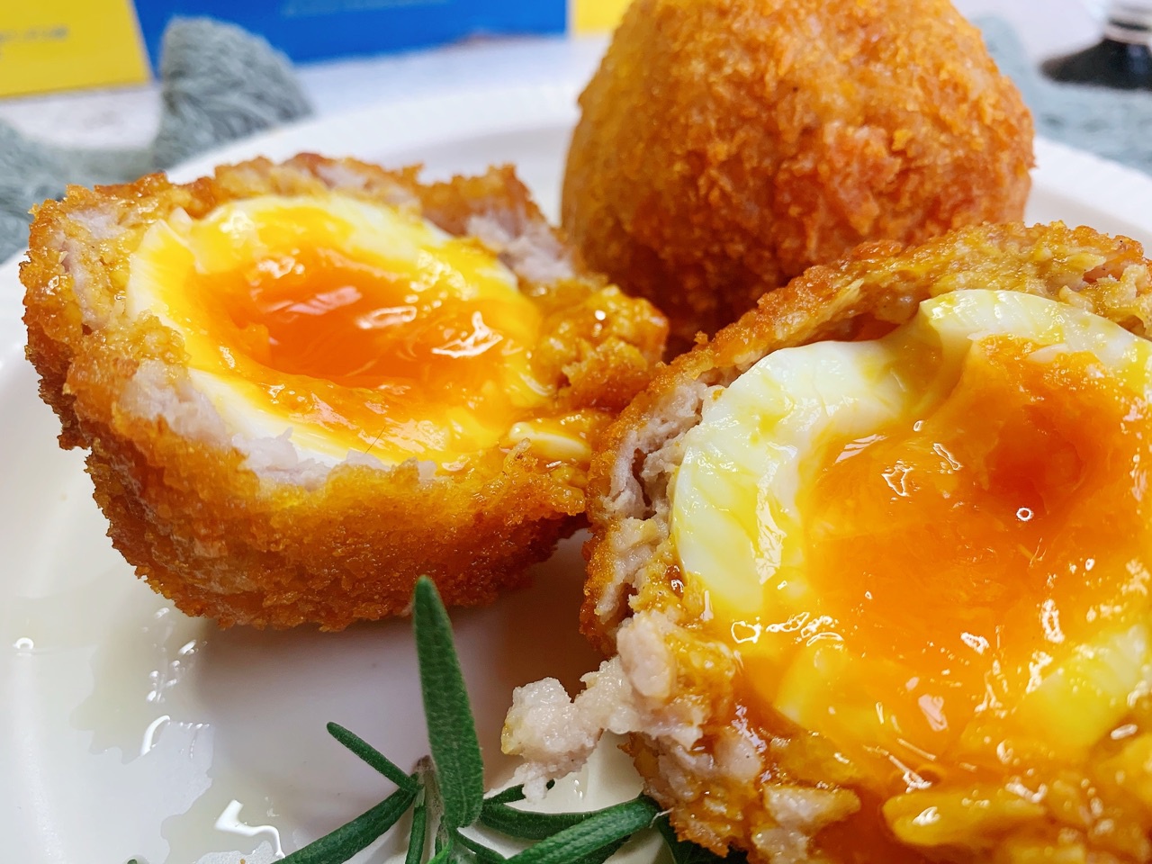 鸡蛋别炒也别蒸了苏格兰炸蛋外酥里嫩咬一口就妙不可言