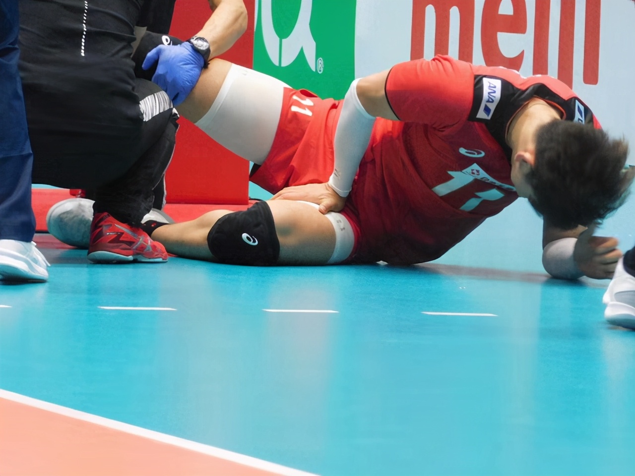 结果让人感到遗憾的是,在红白对抗赛首日较量中,日本男排当家接应西田