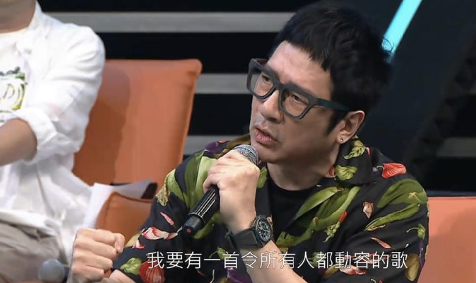 单立文先是十分肯定冯允谦是一位十分努力优秀的歌手,不过就质疑