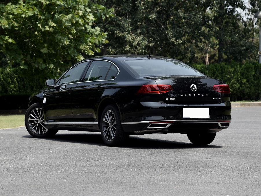 针尖对麦芒,大众迈腾330tsi豪华型vs丰田凯美瑞2.5l豪华版