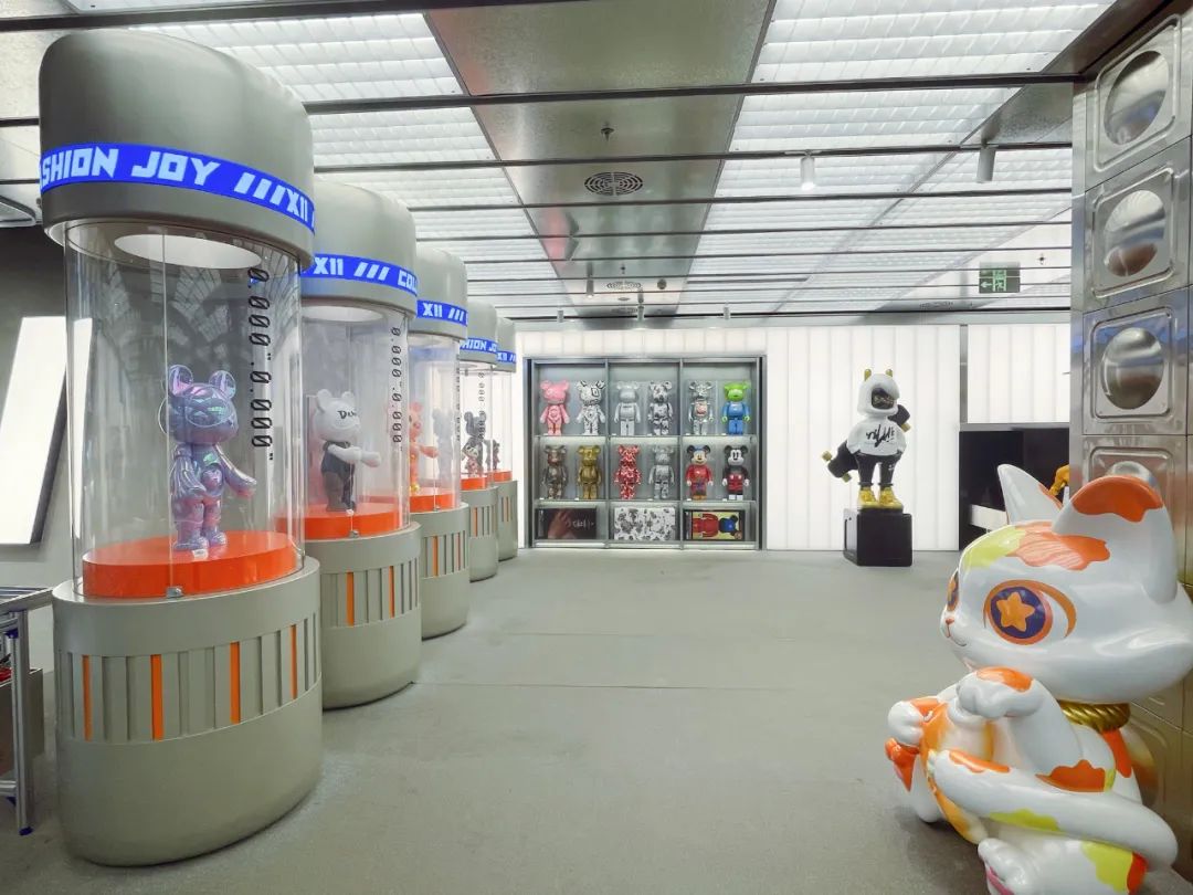 TOP TOY、X11首店连开，成都或将迎来潮玩品牌跑马圈地热？|高达|梦工厂|门店|手办|消费者_新浪新闻
