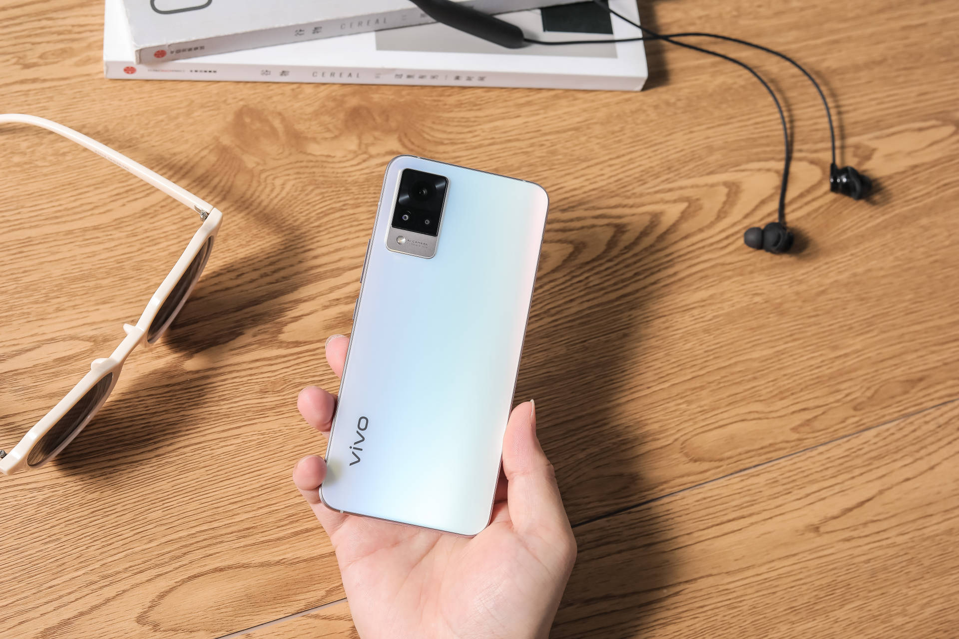 怎样的5g手机才算轻薄vivos9背后设计有血有泪