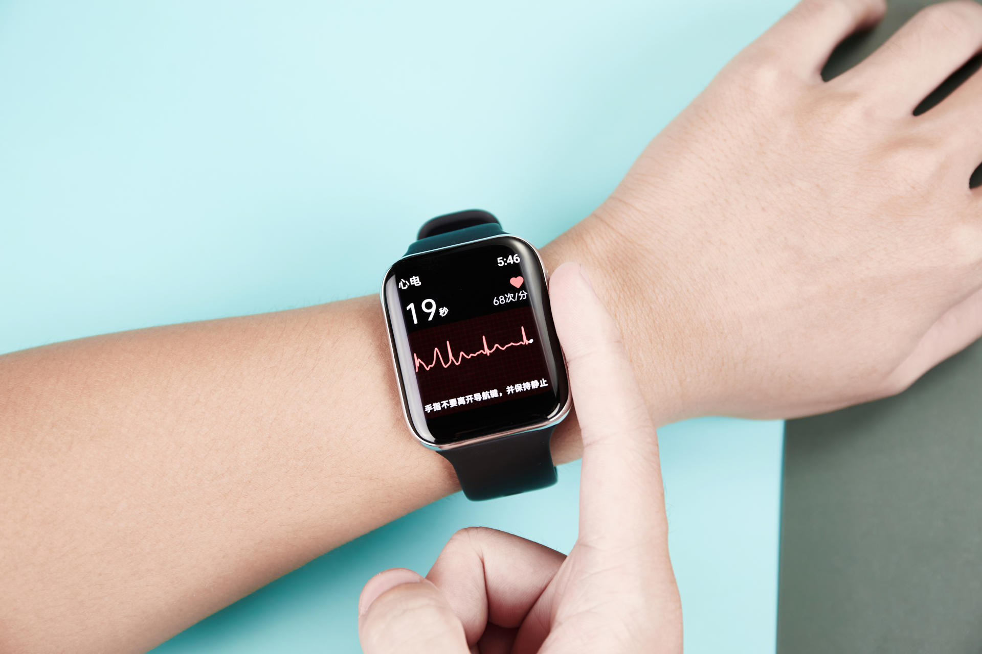 智能手表该怎么选？OPPO Watch ECG版仅凭这一点就超车了苹果表休闲区蓝鸢梦想 - Www.slyday.coM