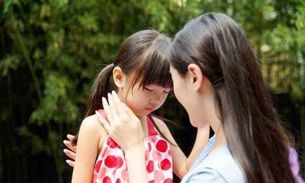 11岁女孩每天洗碗拖地带弟妹,得不到妈妈的拥抱,网友：心疼姐姐休闲区蓝鸢梦想 - Www.slyday.coM