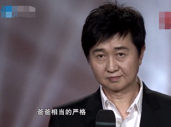 任静戴五条项链大秀恩爱直呼戴累了和付笛声认识半年就闪婚