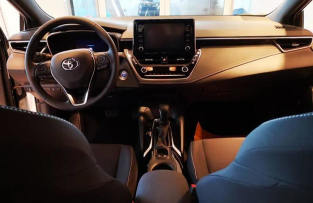 丰田又搞事情!新卡罗拉旅行版来了,6座配"双人床",或12万起