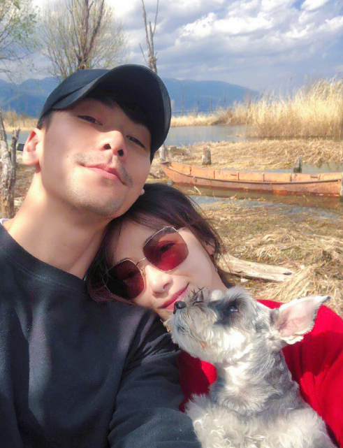 姐弟恋超幸福戴向宇晒照庆祝结婚五周年陈紫函甜蜜互动