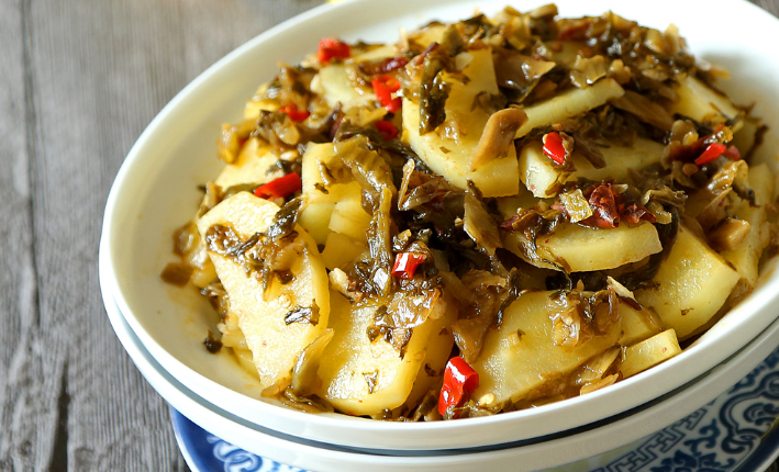 酸辣开胃简单又好吃的酸菜土豆片简单的食材做出不简单的美味