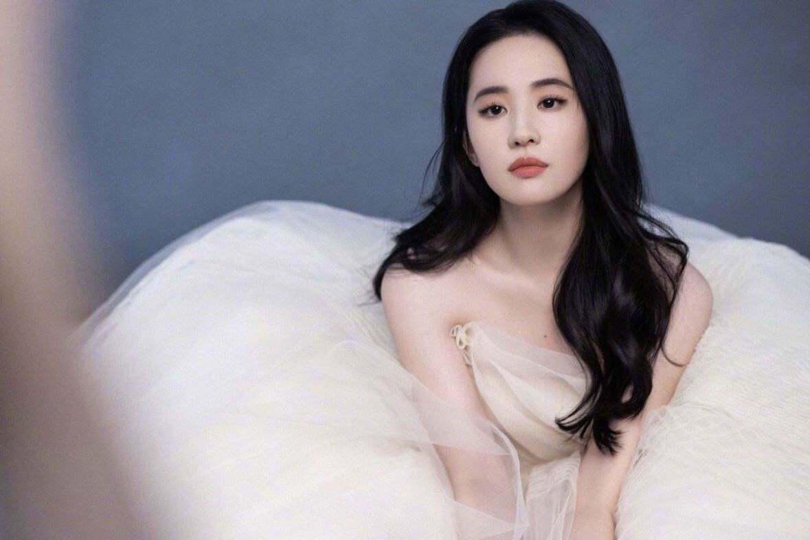 刘亦菲童年表演照流出美貌再度出圈天仙姐姐滤镜真大