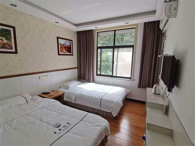 河南万仙山郭亮村翠崖仙居民宿,山崖下的独居小院,隐世隔绝!