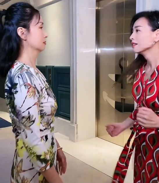 手骨突出身材瘦削,曾送一层楼给对方|明道|张庭|陶虹_新浪新闻