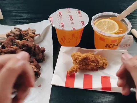 肯德基出麻辣鸡架了！25块钱就能买到一堆，味道怎么样？|肯德基|鸡架_新浪新闻