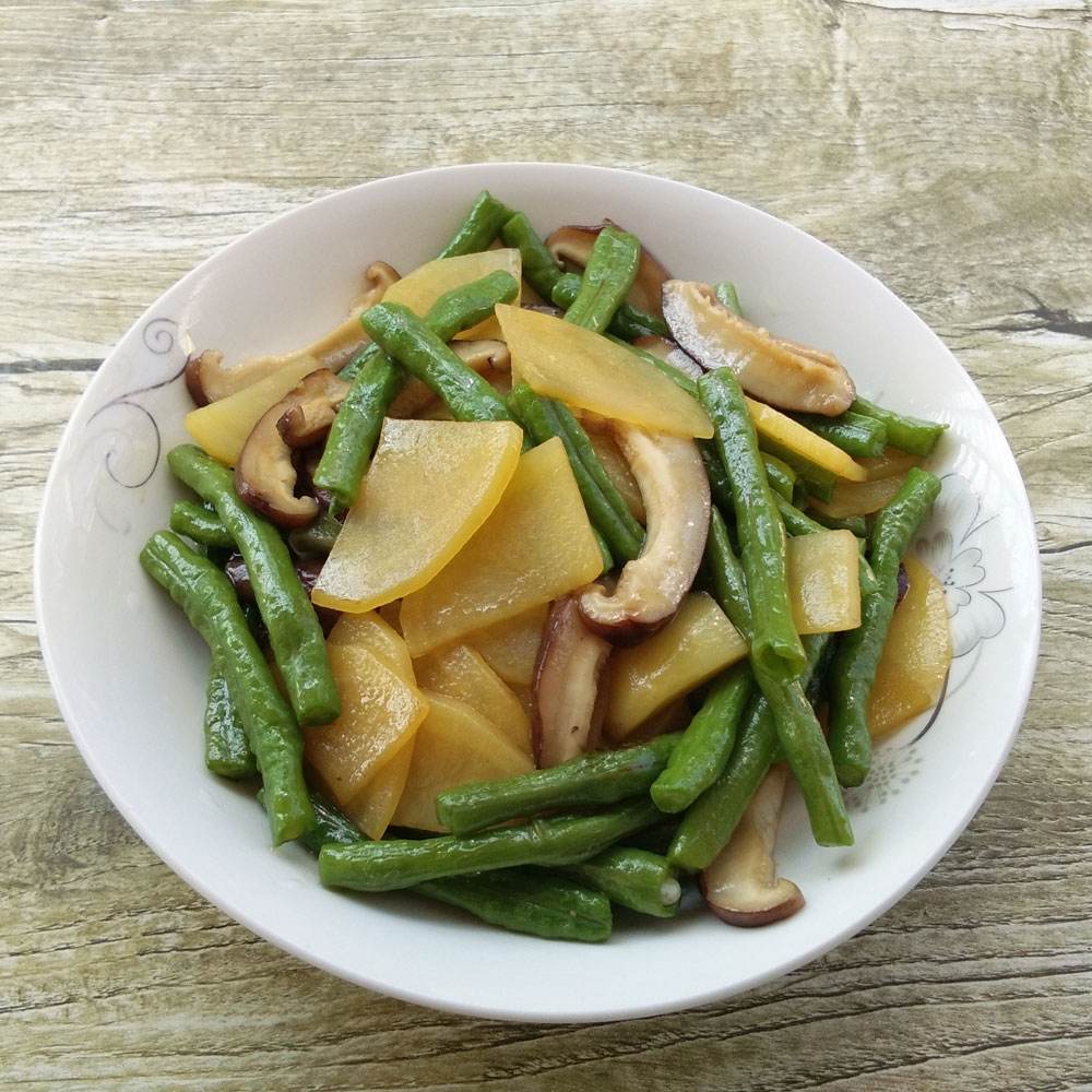 原来香菇炒土豆这样做更美味,营养好吃又解馋,上桌一盘都不够吃