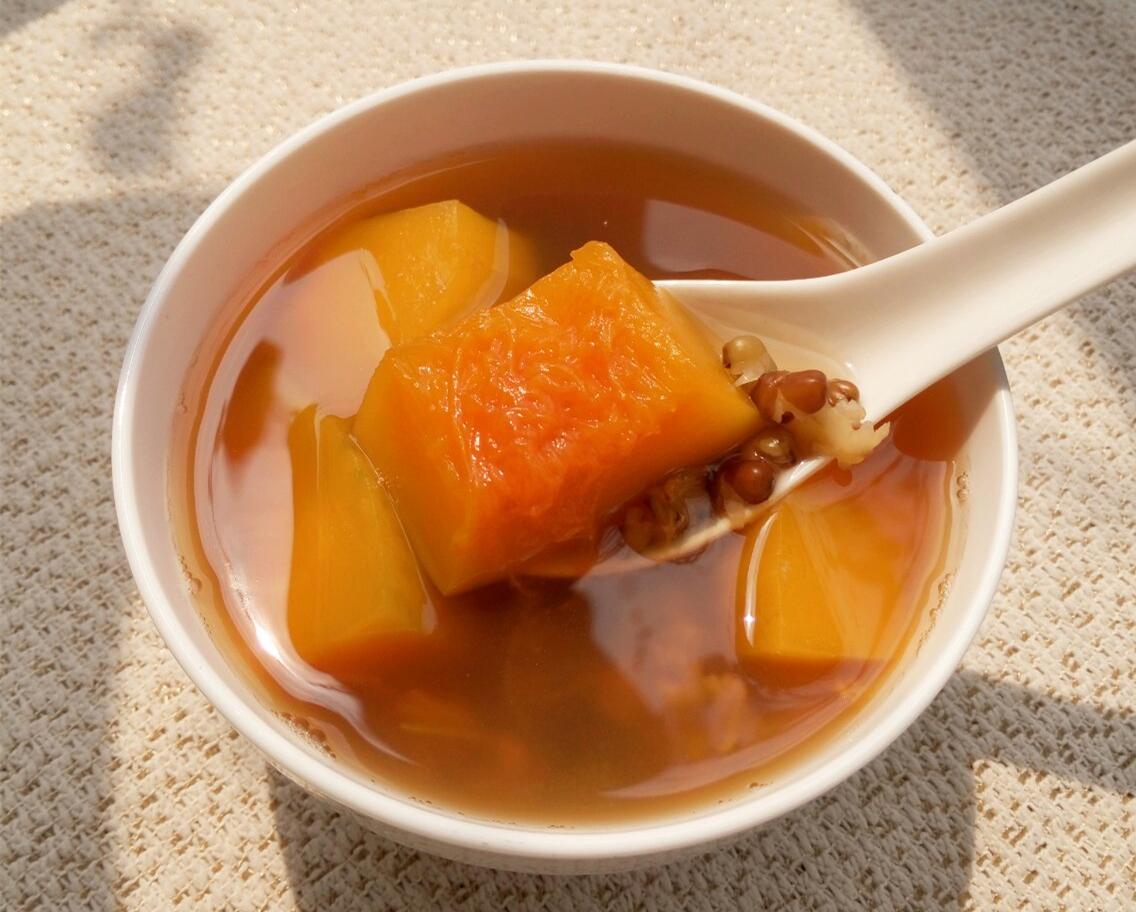 夏季天气炎热来碗南瓜绿豆汤清热去火又解暑简单方便还快手