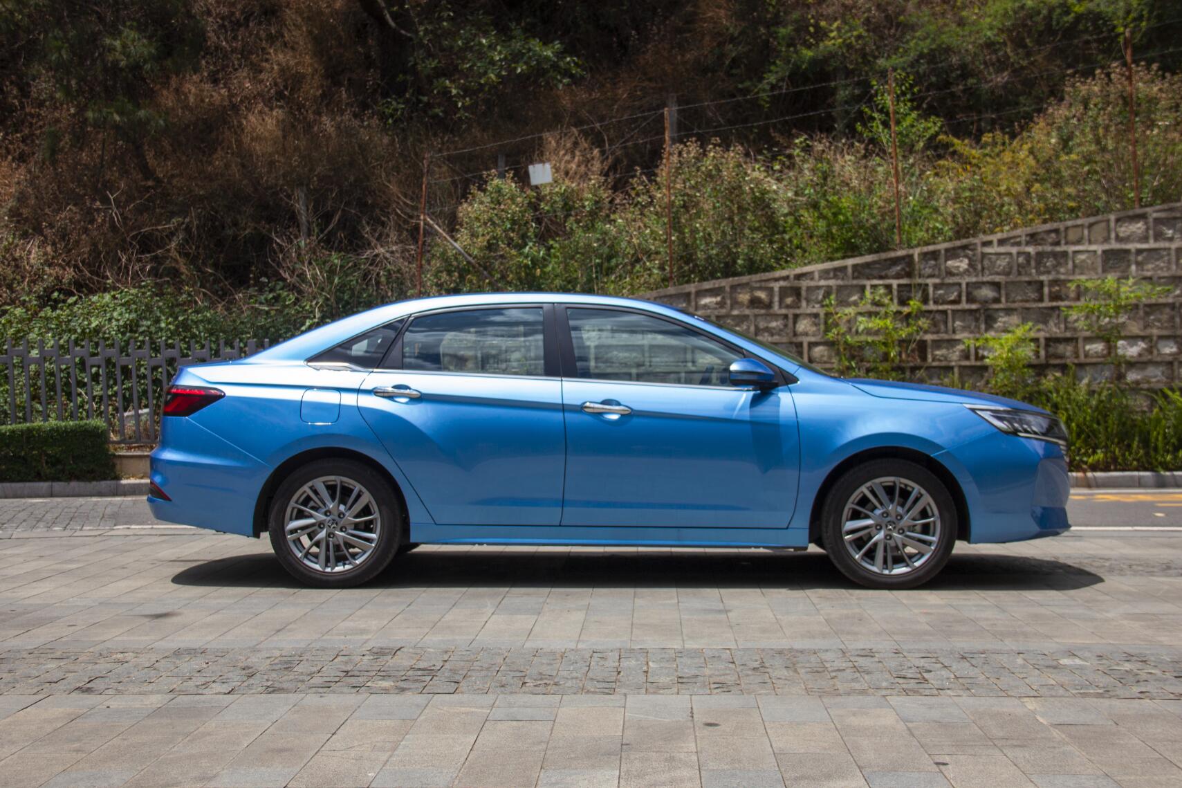 东风日产启辰d60 plus试驾体验 省油可靠空间 一应俱全